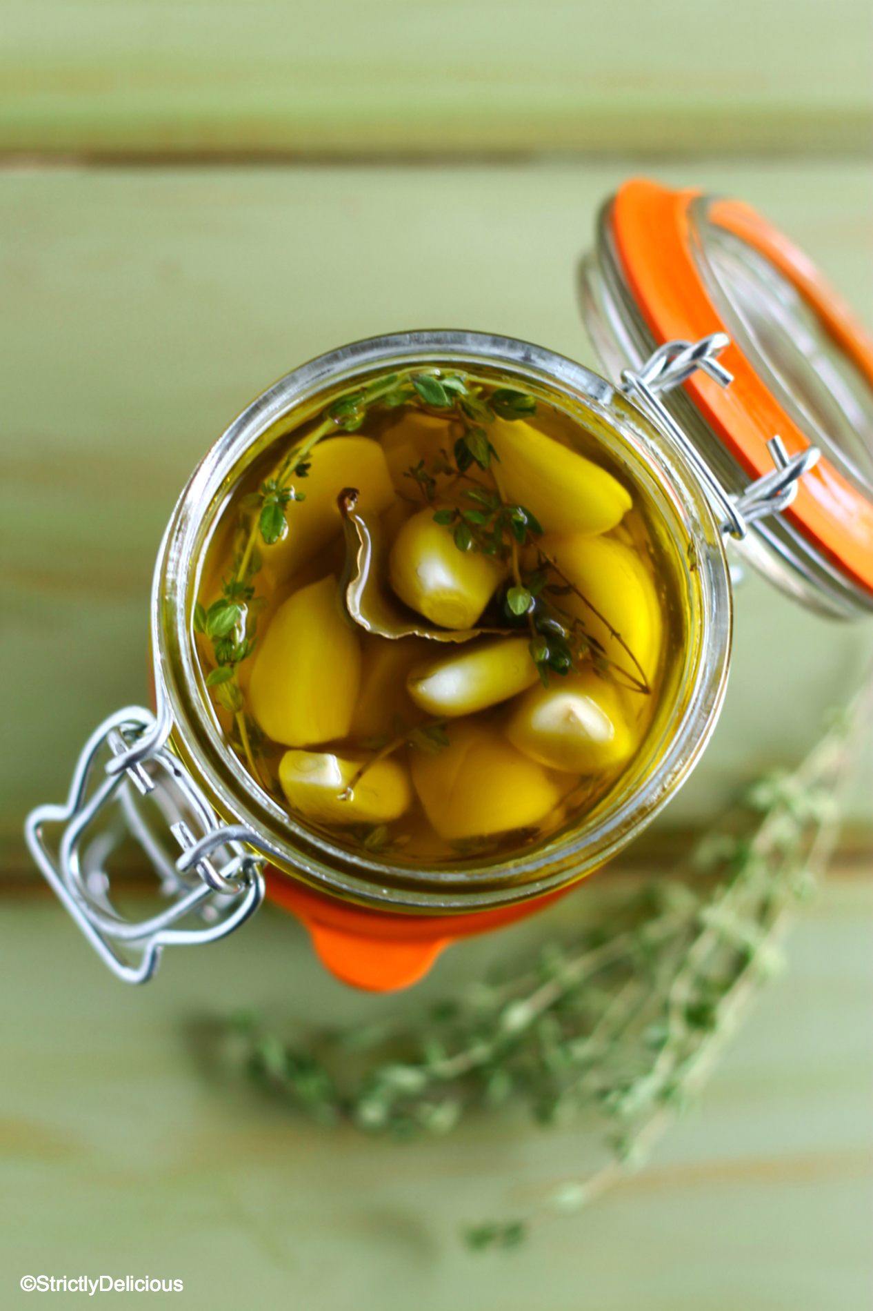 How to Pickle Garlic in Olive Oil (Easy Pickled Garlic & Herbs